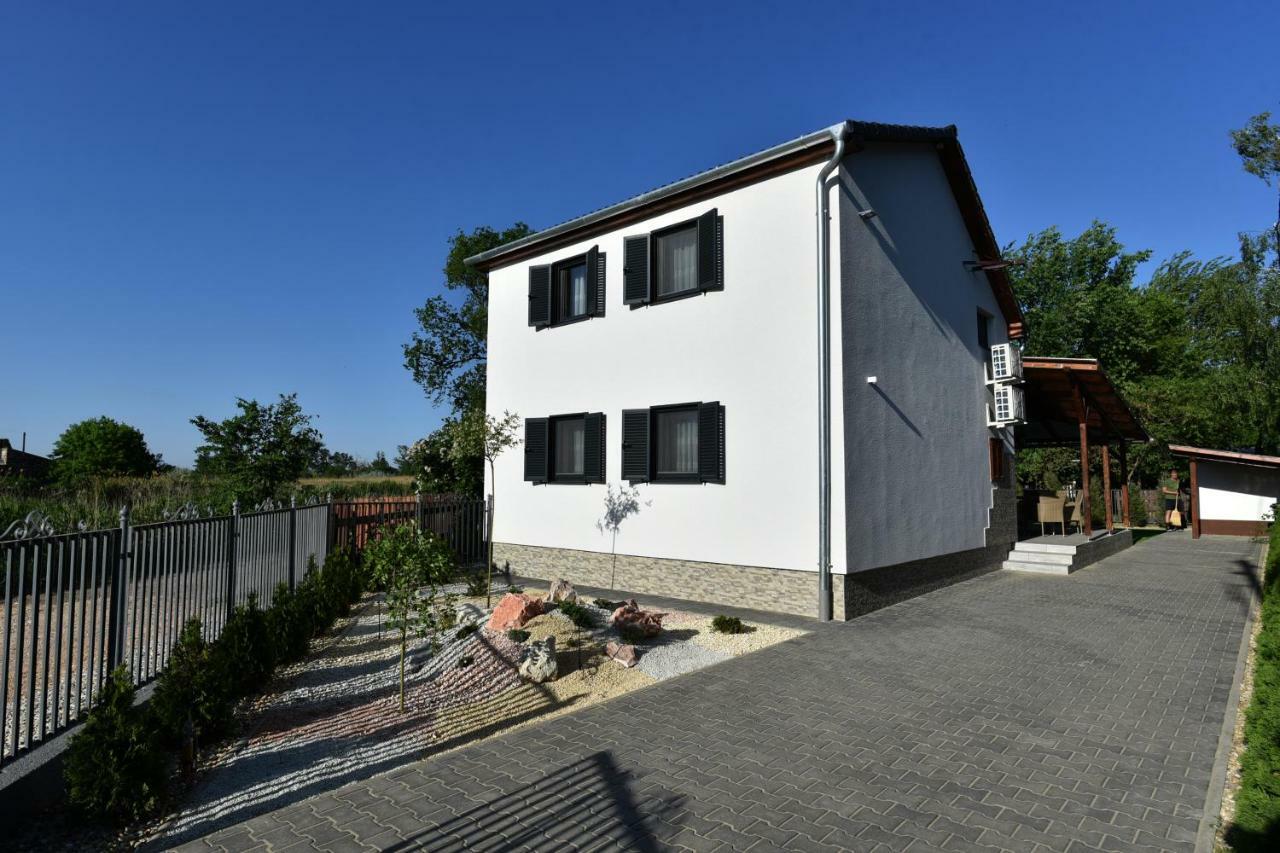 Sirály Apartman Hajdúnánás Esterno foto